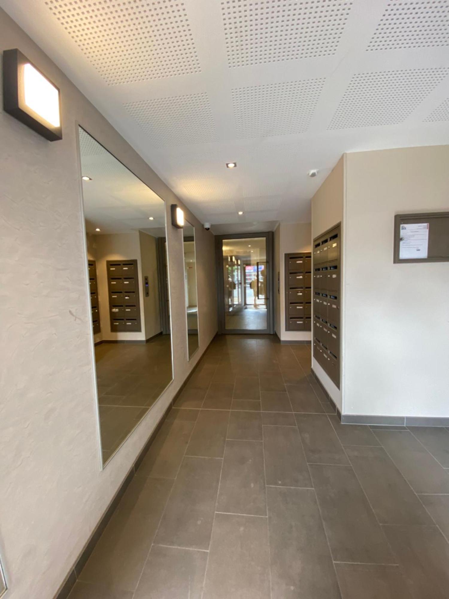 Charme Citadin Apartment Villemomble Exterior photo